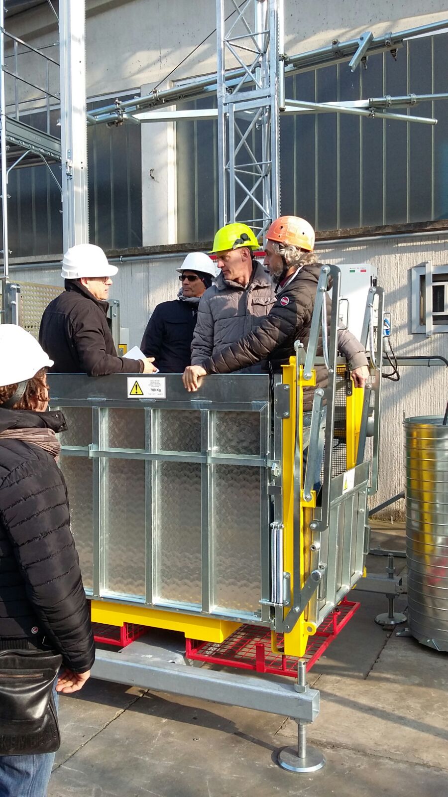 Ponteggi elettrici autosollevanti, ascensori da cantiere, montacarichi